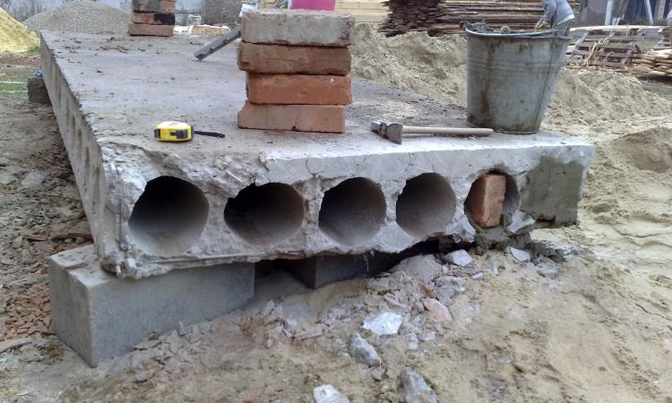  раздолбить бетон:  разрушить бетон?